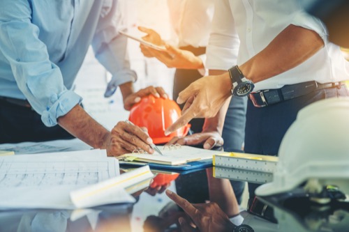 Mit Ihrem Bachelor in Wirtschaftsingenieurwesen Maschinenbau arbeiten Sie beispielsweise als Prozess Manager bzw. Prozess Managerin, als Technischer Projektmanager oder als Asset Manager. Wirtschaftsingenieur